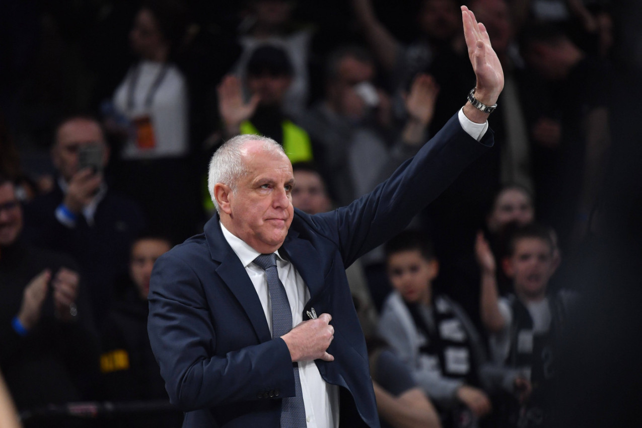 GROBARI IMAJU RAZLOGA ZA SLAVLJE: Željko Obradović četiri godine na klupi Partizana! GROBARI IMAJU RAZLOGA ZA SLAVLJE: Željko Obradović četiri godine na klupi Partizana!