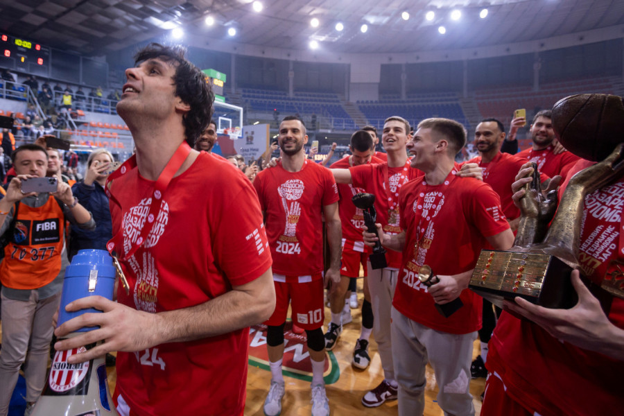 NOĆ KAD JE TEODOSIĆ OSTVARIO DEČAČKI SAN! Legendarni plejmejker je tada konačno digao trofej u voljenom dresu (VIDEO)