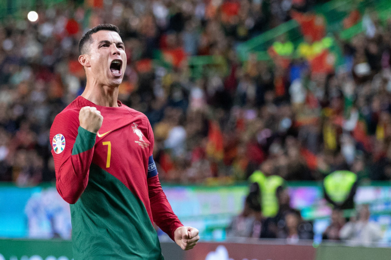 KRISTIJANO JE FABRIKA NOVCA: Pogledajte koliko Ronaldo zaradi za minut, dan, mesec! KRISTIJANO JE FABRIKA NOVCA: Pogledajte koliko Ronaldo zaradi za minut, dan, mesec!