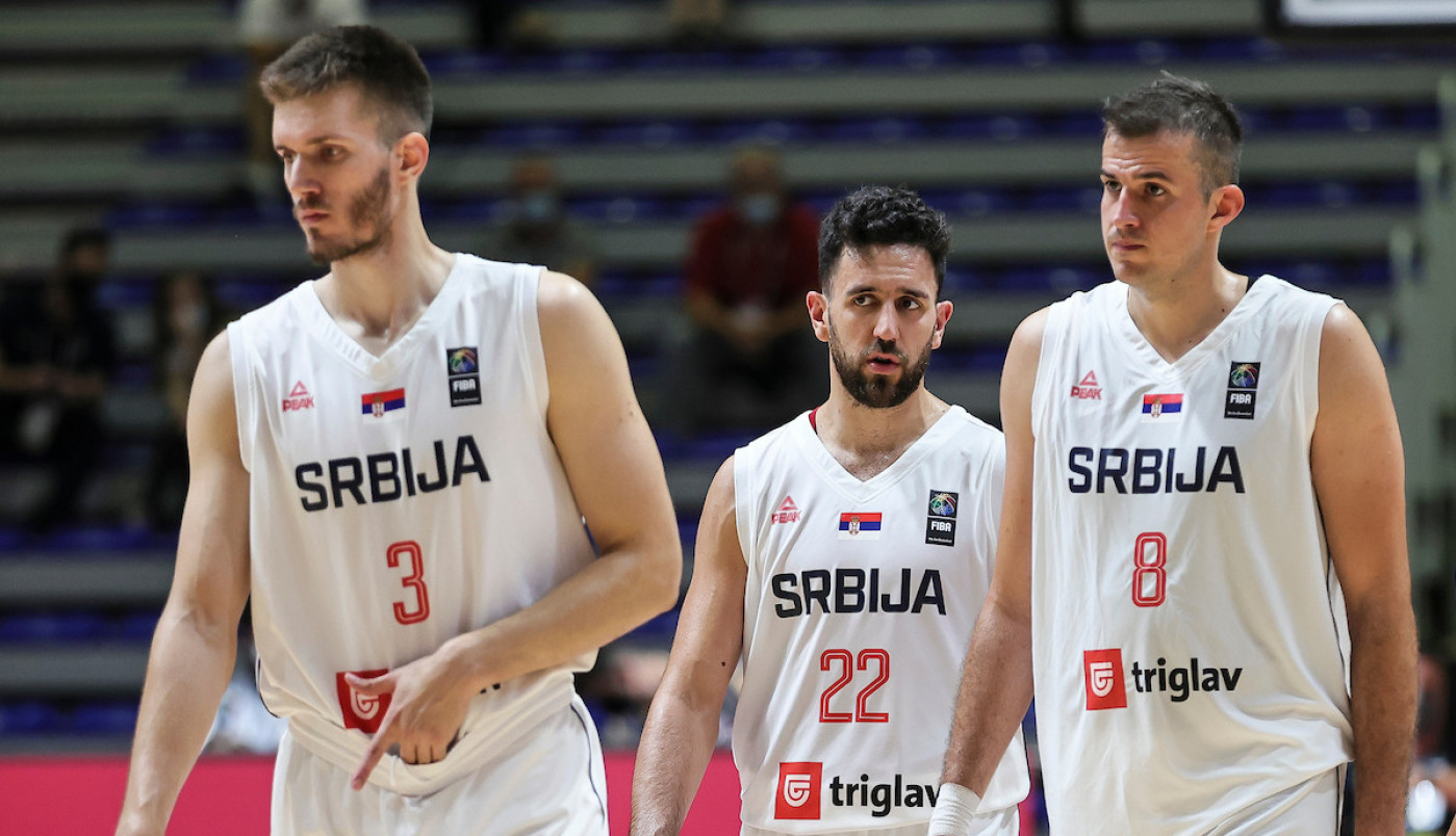 POGLEDAJTE KAKO PETRUŠEV I MICIĆ UŽIVAJU U ATINI: Noćni život u Grčkoj je nešto posebno! (VIDEO)