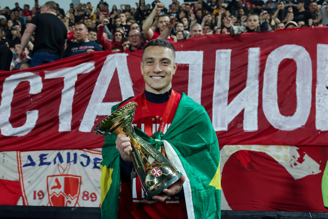 SPORTISSIMO SAZNAJE: Zvezda dobila ponudu iz Meksika za napadača, pa ekspresno našla reprezentativca da ga zameni!
