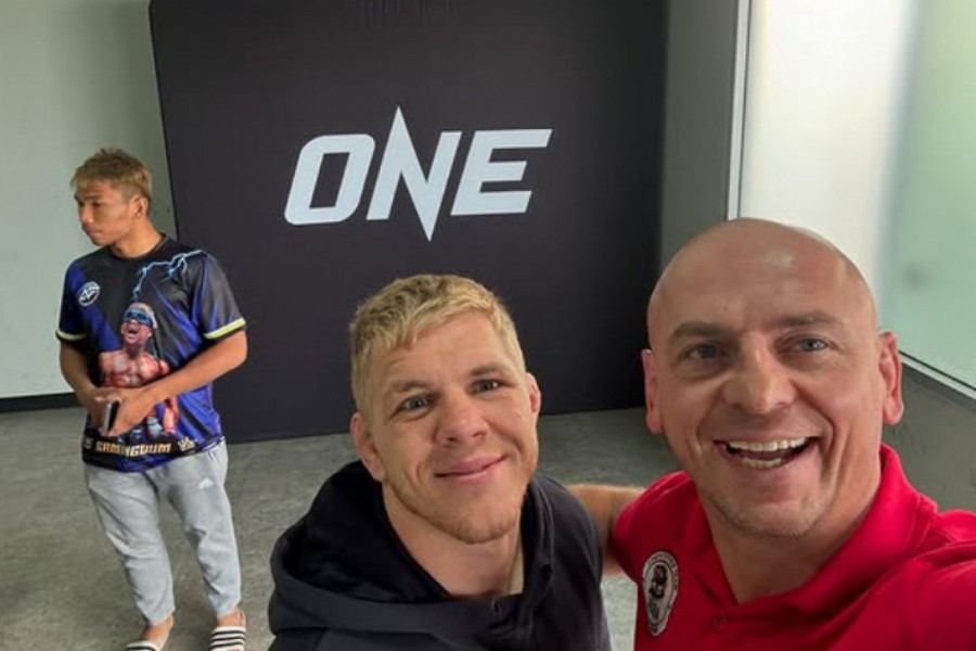 UZNEMIRUJUĆE: Bokser slavio pobedu kada je doživeo STRUJNI UDAR - lekarske ekipe hitno reagovale! (VIDEO)