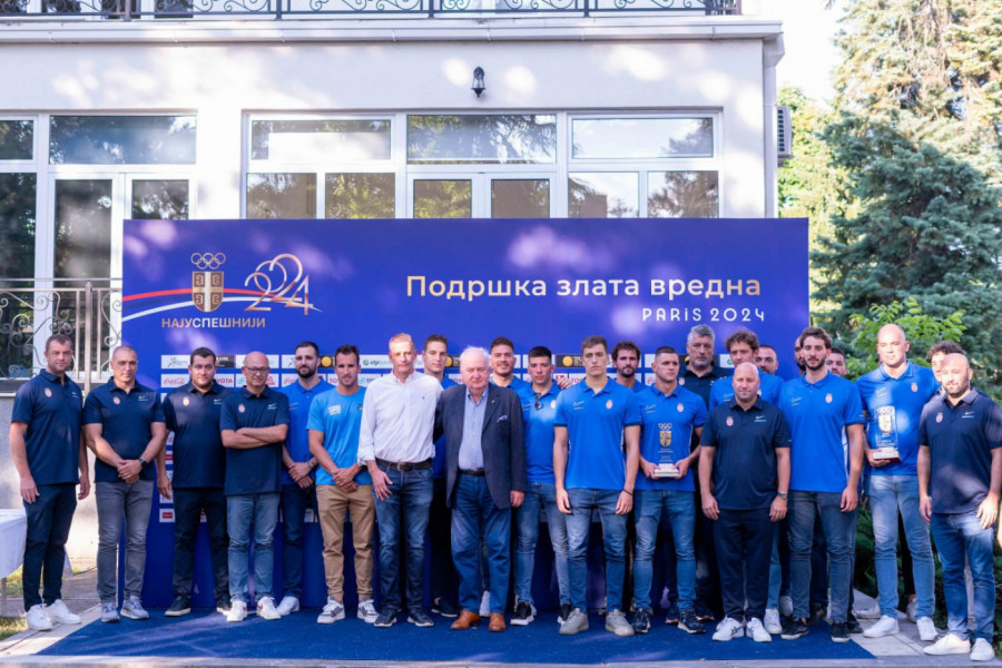 Olimpijski komitet Srbije dodelio trofeje članovima vaterpolo reprezentacije Srbije za najuspešnije u 2024. godini!