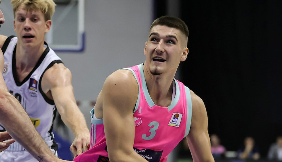 KO JE STEFAN MILJENOVIĆ, NOVO POJAČANJE ZVEZDE MERIDIANBET: Tiho je postao heroj Mege, put popločan teškim radom!