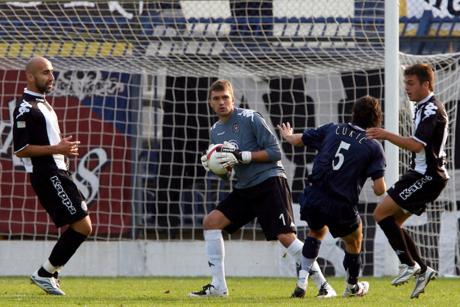 ODBRANIO PENAL ,A POSLE DVA MINUTA POSTIGAO GOL GLAVOM: Nekadašnji golman Partizana  vodi brigu o Željinim čuvarima mreže!