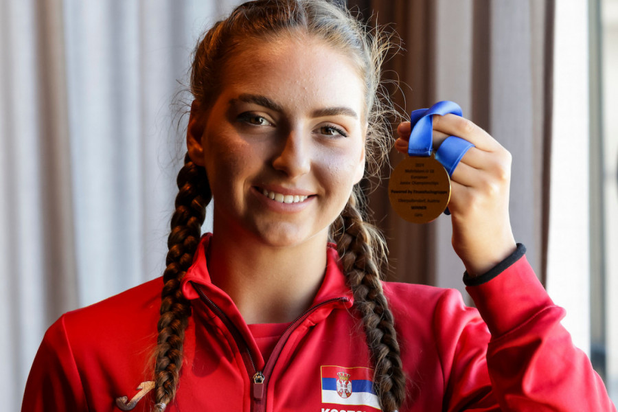 Skandal u Abu Dabiju posle meča srpske teniserke: Ukrajinka demonstrativno izbegla rukovanje na mreži! (VIDEO)