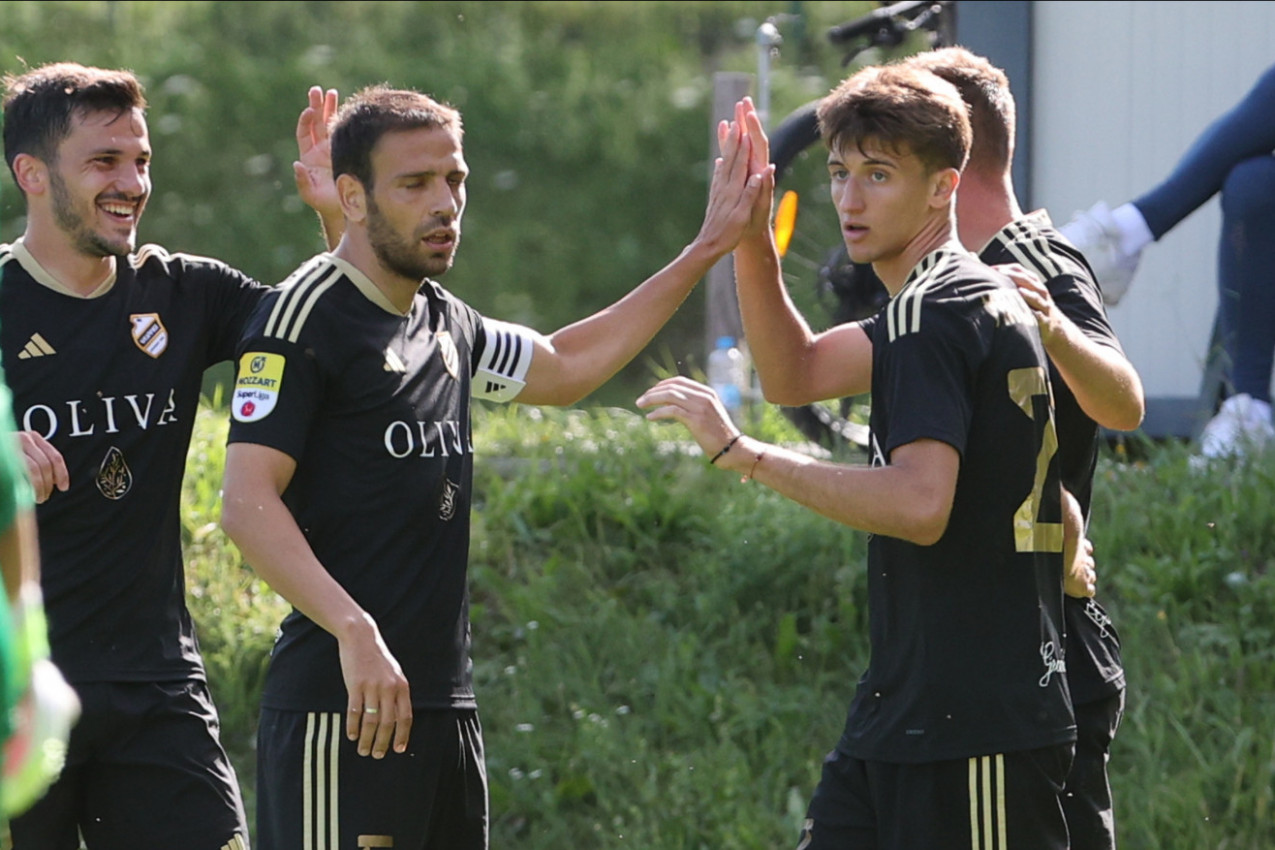 DVOCIFREN BROJ ŽUTIH KARTONA U KRAGUJEVCU: Čukarički komotno do pobede protiv IMT! DVOCIFREN BROJ ŽUTIH KARTONA U KRAGUJEVCU: Čukarički komotno do pobede protiv IMT!