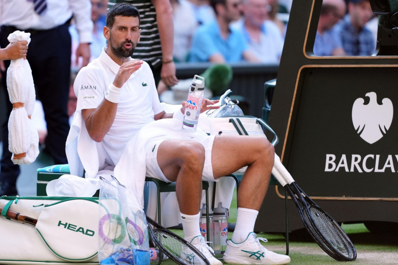 GLEDAJ I ĆUTI, NEĆU REČ DA ČUJEM! Novak zagremeo na svoj tim, NIJE BIRAO REČI! GLEDAJ I ĆUTI, NEĆU REČ DA ČUJEM! Novak zagremeo na svoj tim, NIJE BIRAO REČI!