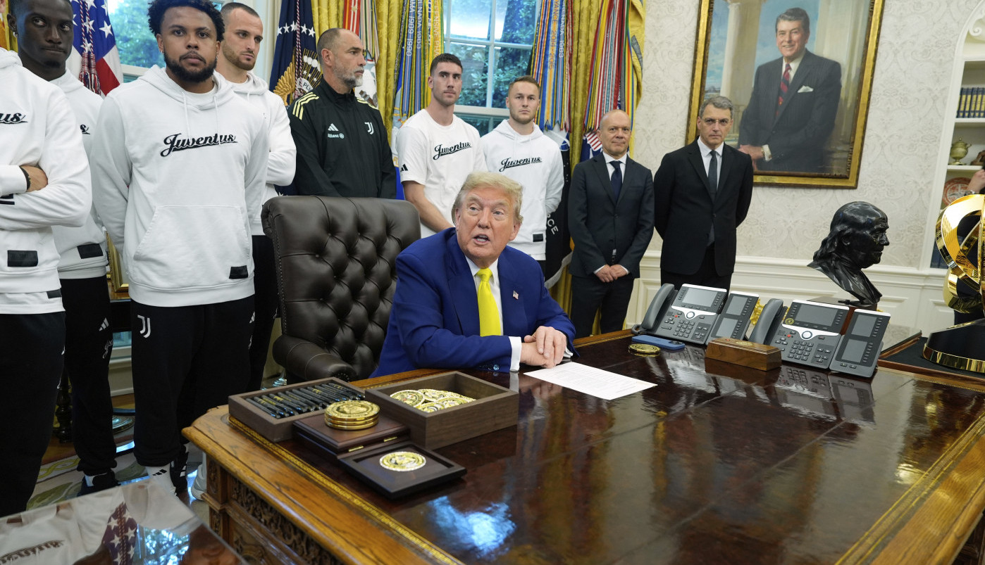 EVO SA KIM ĆE DONALD TRAMP GLEDATI FINALE SP ZA KLUBOVE: Spisak VIP gostiju podugačak, svi stižu u Njujork! EVO SA KIM ĆE DONALD TRAMP GLEDATI FINALE SP ZA KLUBOVE: Spisak VIP gostiju podugačak, svi stižu u Njujork!
