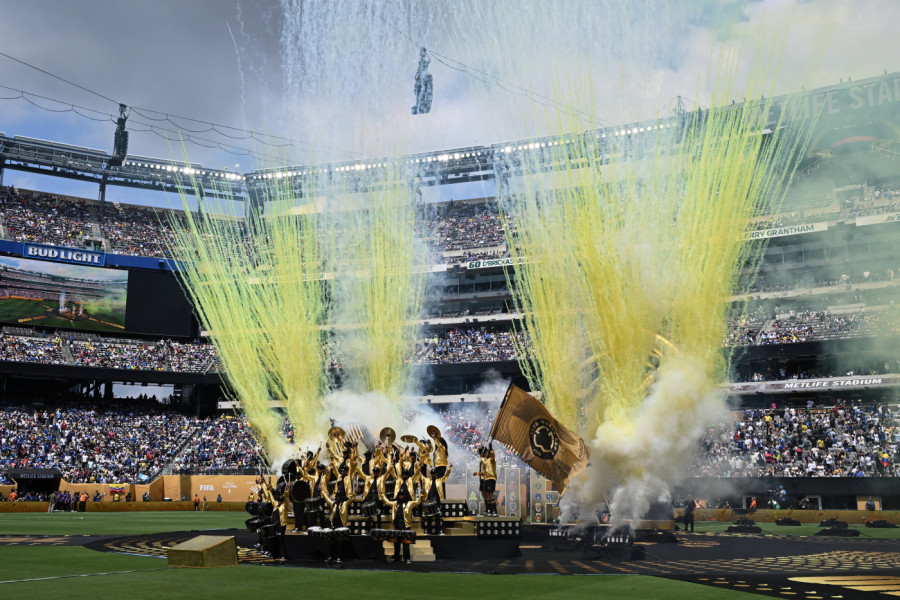 KAKAV SPEKTAKL PRED POČETAK FINALA! FIFA priredila publici NEZABORAVAN scenario na Svetskom prvenstvu! (VIDEO)