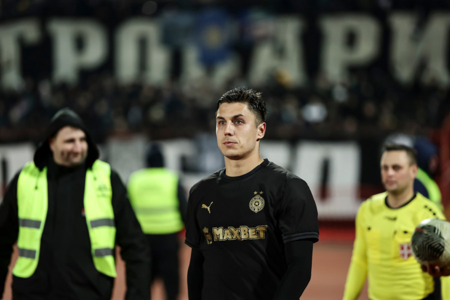 HET-TRIK! Nemanja Nikolić debitovao na pravi način!