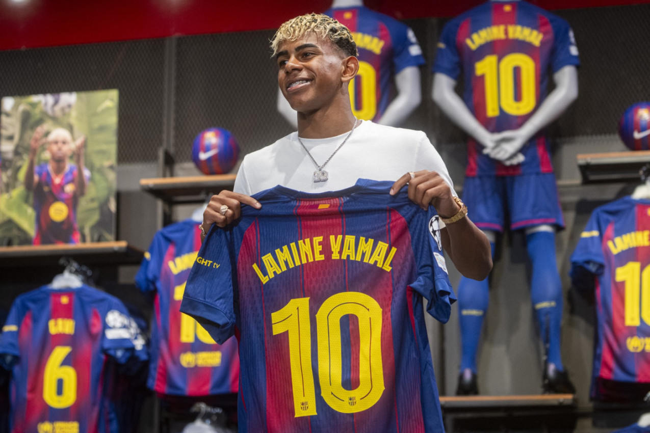 SADA I ZVANIČNO! Jamal produžio ugovor i ZADUŽIO DESETKU! SADA I ZVANIČNO! Jamal produžio ugovor i ZADUŽIO DESETKU!