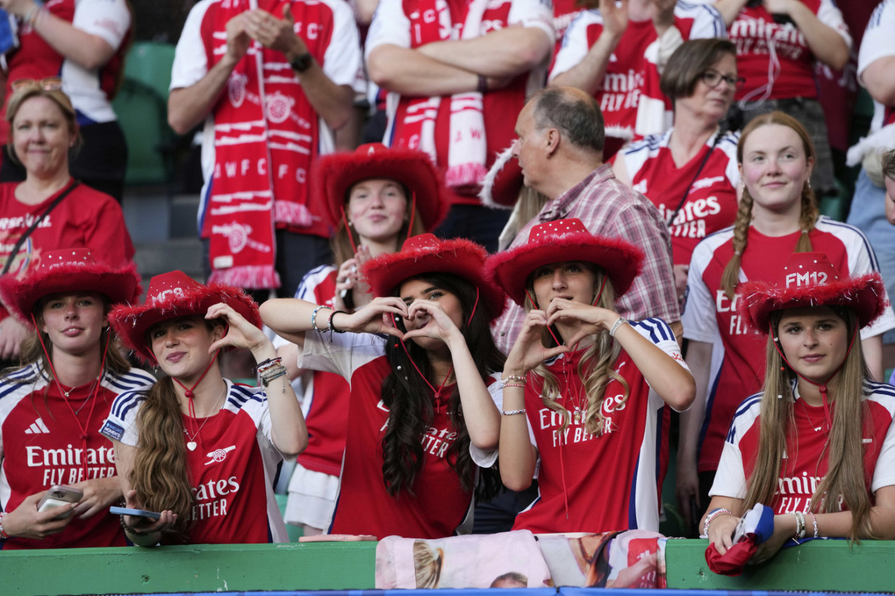 ZVANIČNO: Srbin potpisao za Arsenal! ZVANIČNO: Srbin potpisao za Arsenal!