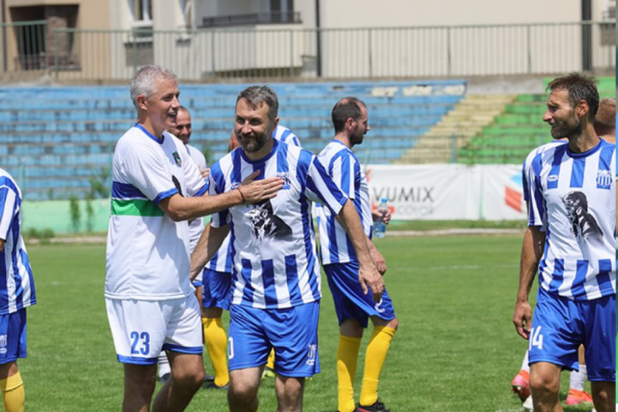 SEĆANJE NA LEGENDU: Zemun i OFK Beograd u čast Vlade Bulatovića!