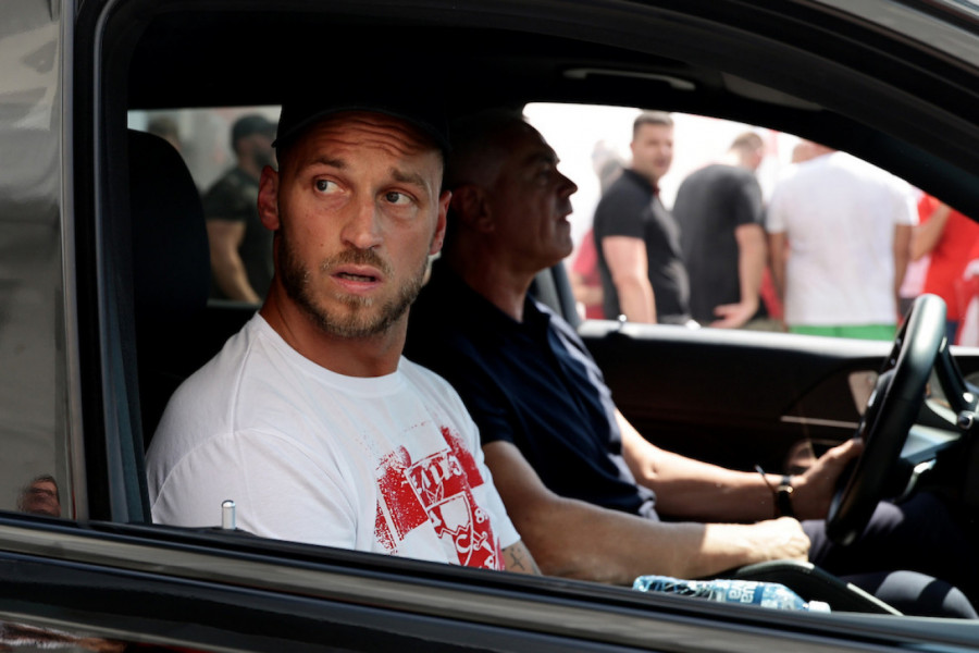 BOG NA NEBU, ARNAUTOVIĆ U ZVEZDI: Ovakva čast nikada nikome nije priređena - Marko imao specijalan tretman po sletanju na aerodrom! (FOTO GALERIJA, VIDEO)
