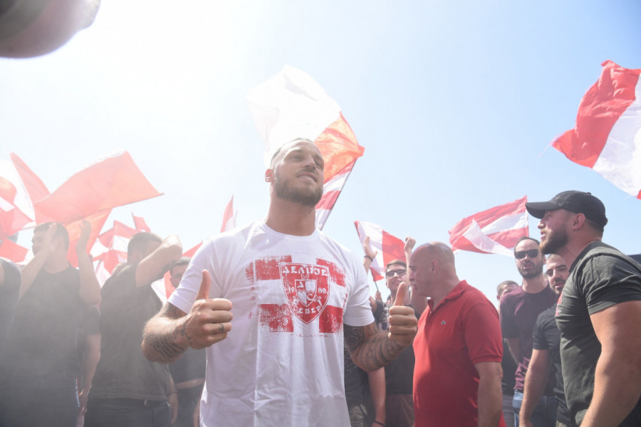 JEDAN DETALJ KOJI JE SVIMA PROMAKAO, A GOVORI SVE O ARNAUTOVIĆU: Evo šta Marko nosi na vratu! (FOTO)
