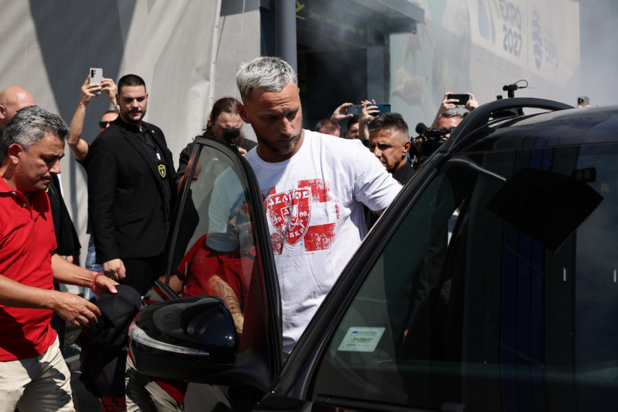 BOG NA NEBU, ARNAUTOVIĆ U ZVEZDI: Ovakva čast nikada nikome nije priređena - Marko imao specijalan tretman po sletanju na aerodrom! (FOTO GALERIJA, VIDEO)