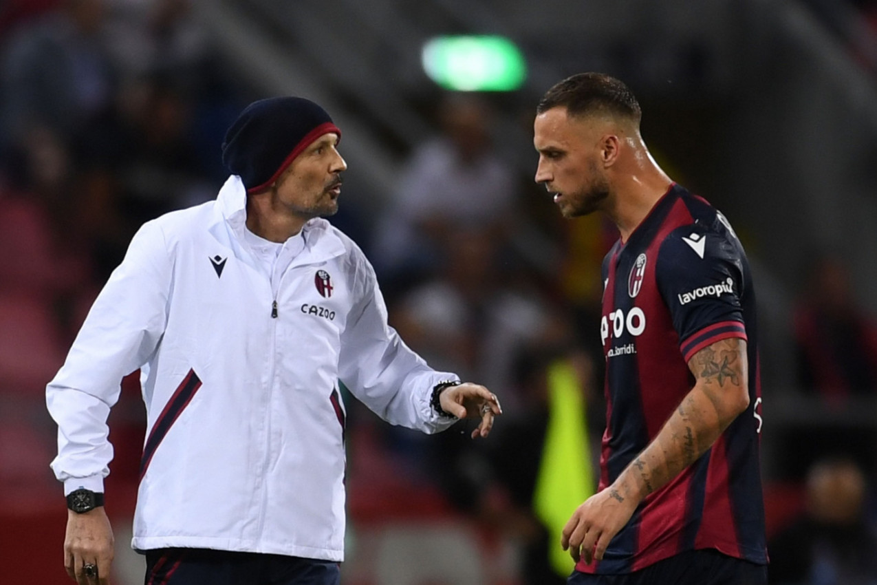 JEDAN JE SINIŠA MIHAJLOVIĆ! Arnautović ispunio ŽELJU navijača posle meča - I TO SA PONOSOM! (VIDEO) JEDAN JE SINIŠA MIHAJLOVIĆ! Arnautović ispunio ŽELJU navijača posle meča - I TO SA PONOSOM! (VIDEO)