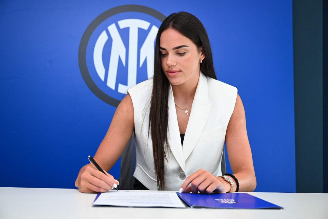 ONA JE TOP 5 NAJPLAĆENIJIH FUDBALERKI SERIJE A! Marija za Sportissimo o novom ugovoru u Interu - POSLALA MOĆNU PORUKU! ONA JE TOP 5 NAJPLAĆENIJIH FUDBALERKI SERIJE A! Marija za Sportissimo o novom ugovoru u Interu - POSLALA MOĆNU PORUKU!