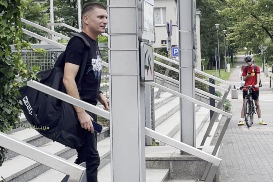 BLAGOJEVIĆ POVEO IGRAČE U BOJ: Fudbaleri Partizana kao zapete puške krenuli ka stadionu (VIDEO)