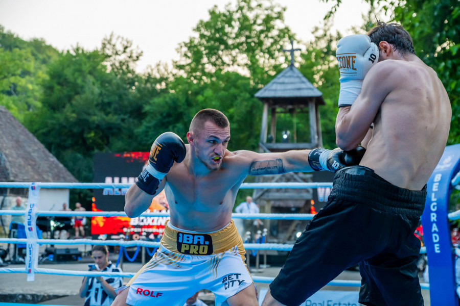 SRPSKI TAJSON BOKSUJE U KLADOVU: Pokazaću nivo i upisaću novu pobedu!