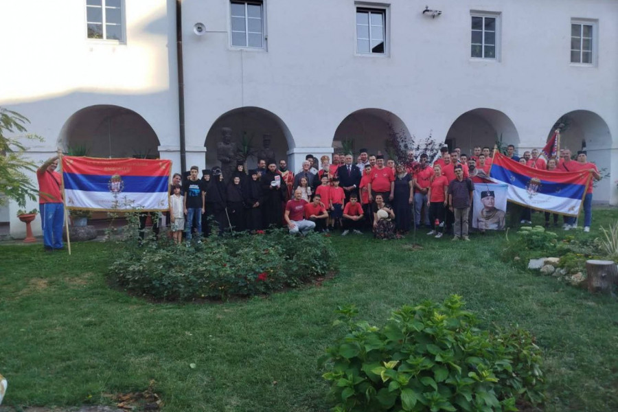 Postavljena spomen ploča sokolskom starešini  dr Lazi Popoviću! (FOTO GALERIJA)
