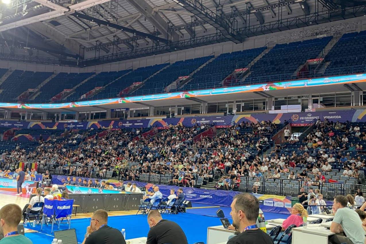 MILJENIK GROBARA DOŠAO DA PODRŽI ORLIĆE! Dobro poznato lice uživa u Beogradskoj areni! (VIDEO)