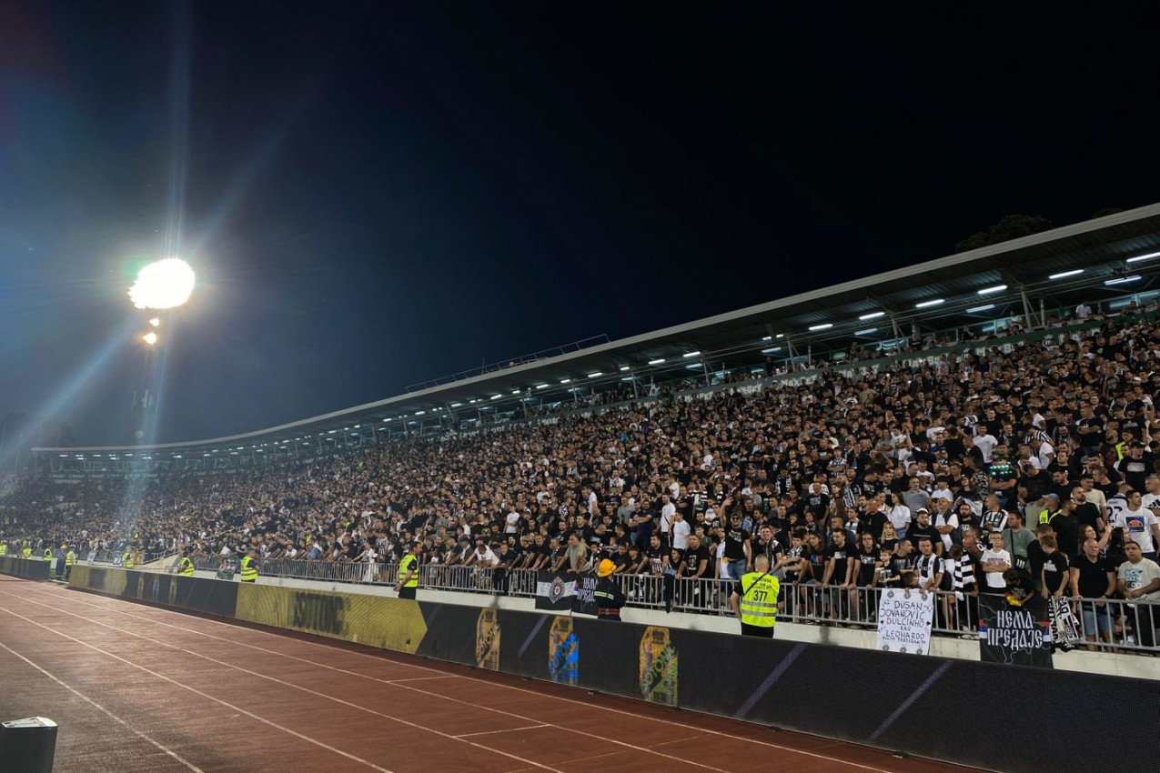 KAKVO SLAVLJE NA STADIONU PARTIZANA: Defanzivac Oleksandrije dobio crveni karton - Gol usledio nekoliko sekundi kasnije! (VIDEO)