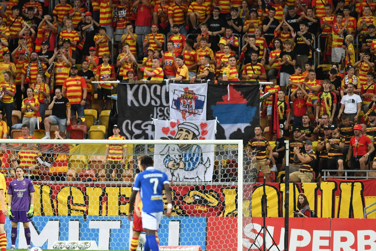 KOSOVO JE SRBIJA: Poljaci ponovo udarili na lažnu državu - jedan transparent će tek izazvati reakcije! (FOTO) KOSOVO JE SRBIJA: Poljaci ponovo udarili na lažnu državu - jedan transparent će tek izazvati reakcije! (FOTO)