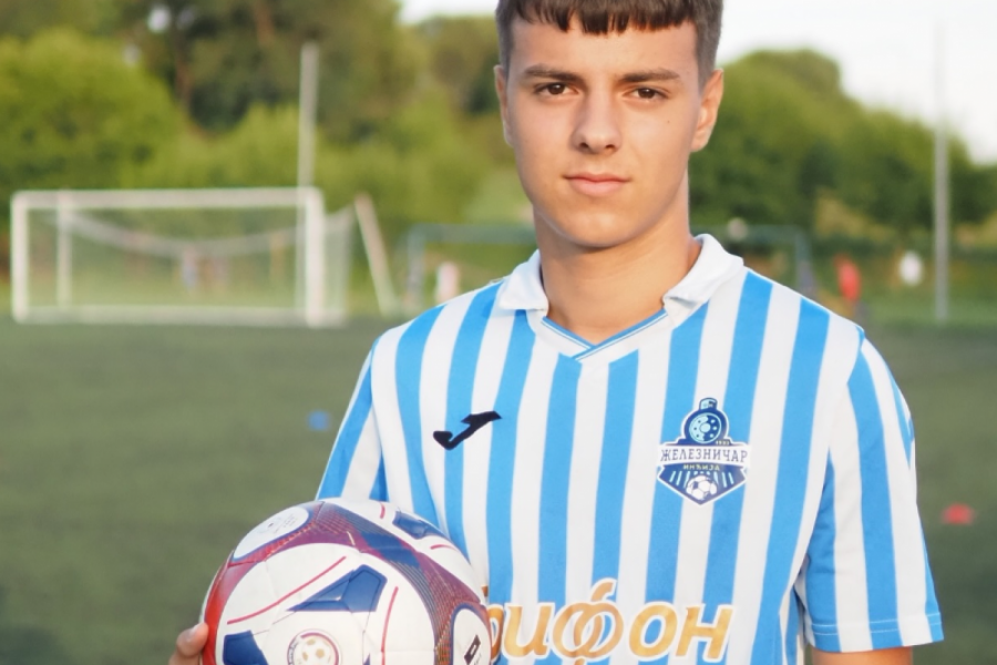 TINEJDŽER ZA VELIKI FUDBAL: Železničar uložio poverenje u vezistu rođenog 2009!
