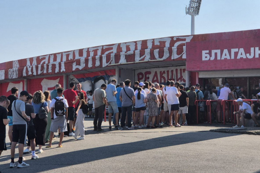 OGROMNE GUŽVE NA TOPČIDERSKOM BRDU: Navijači su ovoga jutra pohrlili ka stadionu "Rajko Mitić" - RAZLOG JE SAMO JEDAN! (FOTO)