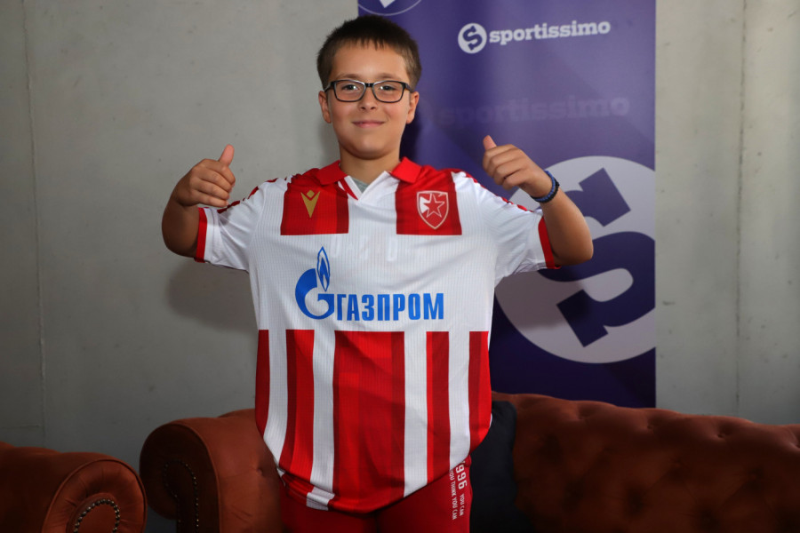 DA ZVEZDA UĐE U LIGU ŠAMPIONA: Bogdan iz Zaječara osvojio dres Marka Anrautovića - otkrio nam je šta očekuje od svog omiljenog fudbalera! (VIDEO)