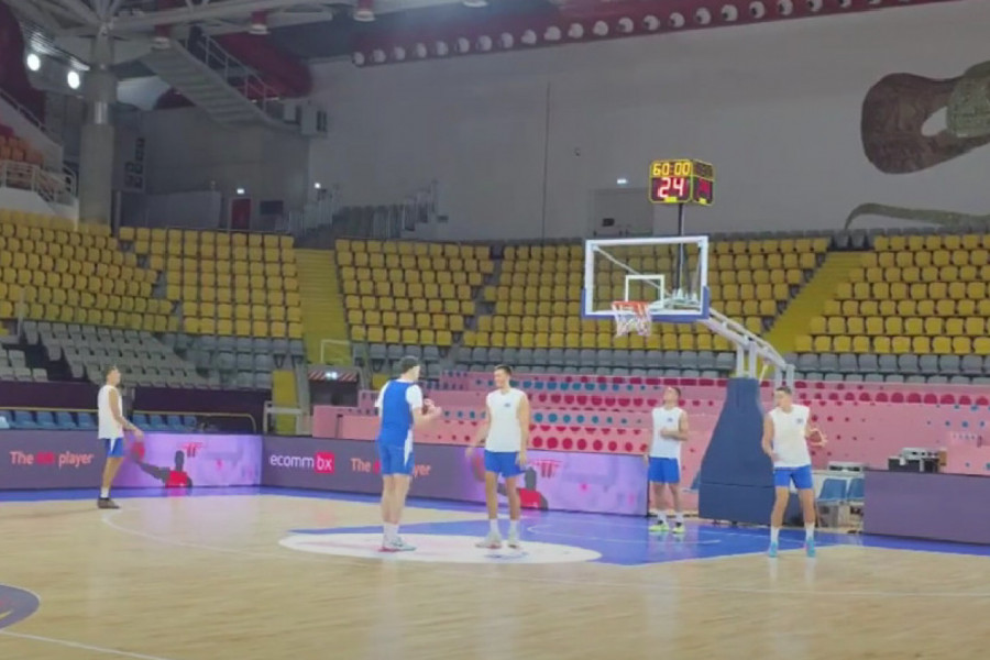 SPORTISSIMO NA KIPRU: Uoči duela sa Grcima - Nikola Jokić nakon treninga otišao na istezanje! (VIDEO)