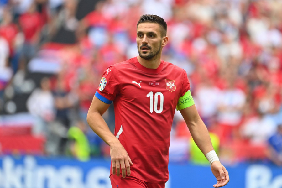 TADIĆ DEBITOVAO, POGLEDAJTE KAKO MU STOJI NOVI DRES: Dušan sreću pronašao daleko od Srbije (VIDEO)