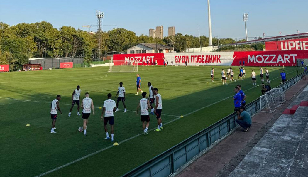 SPORTISSIMO NA POSLEDNJEM TRENINGU ZVEZDE PRED LEH: Dva ključna fudbalera se nisu skidala, raspoloženje na nivou! (FOTO,VIDEO)