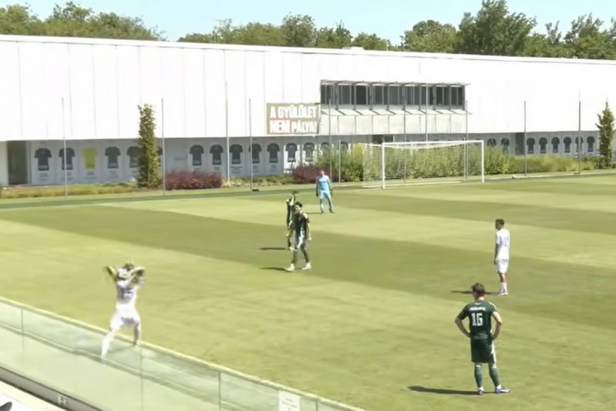 HIT SNIMAK - KAKO JE OVO UOPŠTE MOGUĆE?! Igrač dao gol iz auta, ali svi se smeju golmanu! (VIDEO)