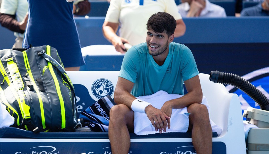 HIT! Pogledajte kako se Alkaraz priprema za US open, Đoković na bejzbol meču, dok Španac ima drugačije rituale! (VIDEO) HIT! Pogledajte kako se Alkaraz priprema za US open, Đoković na bejzbol meču, dok Španac ima drugačije rituale! (VIDEO)