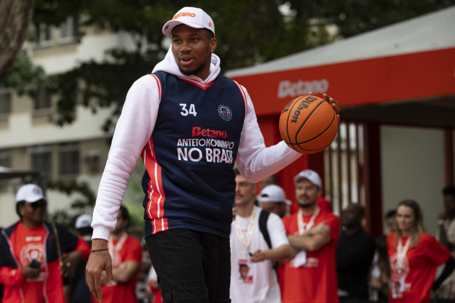 KATASTROFA ZA GRKE: Janisu zabranjeno da igra na Evrobasketu?