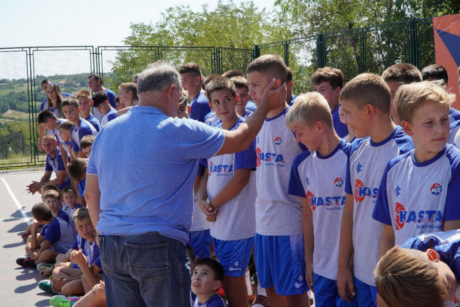 NEBOJŠA ČOVIĆ POSETIO KAMP U ORAŠCU!