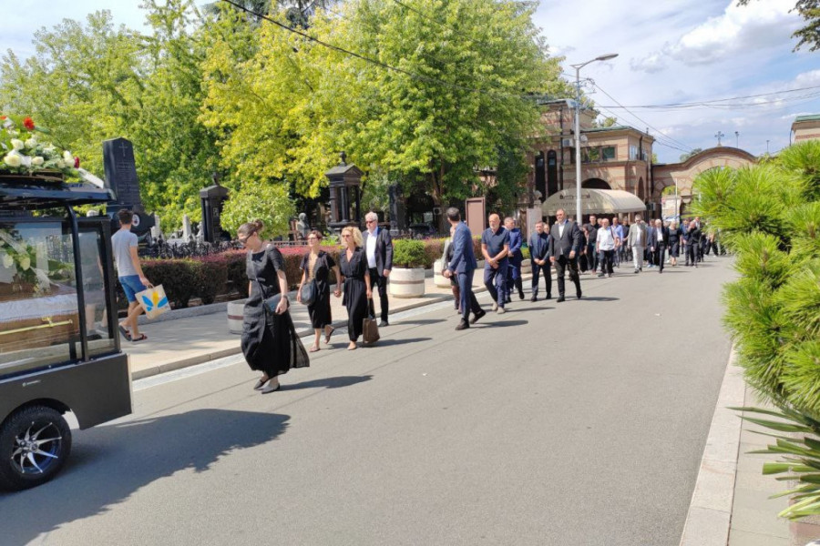 OVO JE 35 GODINA MLAĐA SUPRUGA DENA TANE: Od nje je pre smrti tražio SAMO JEDNU BITNU STVAR! (FOTO)
