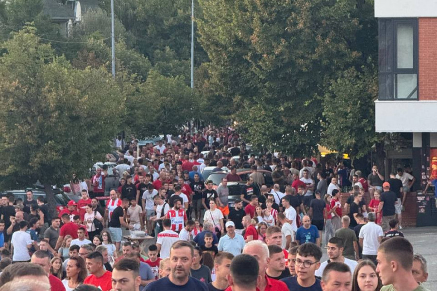 DELIJE ZAGRMELE PRED MEČ ZVEZDE I PAFOSA: Marakana je već OKUPIRANA, a ovde možete pogledati ATMOSFERU ispred stadiona! (VIDEO)