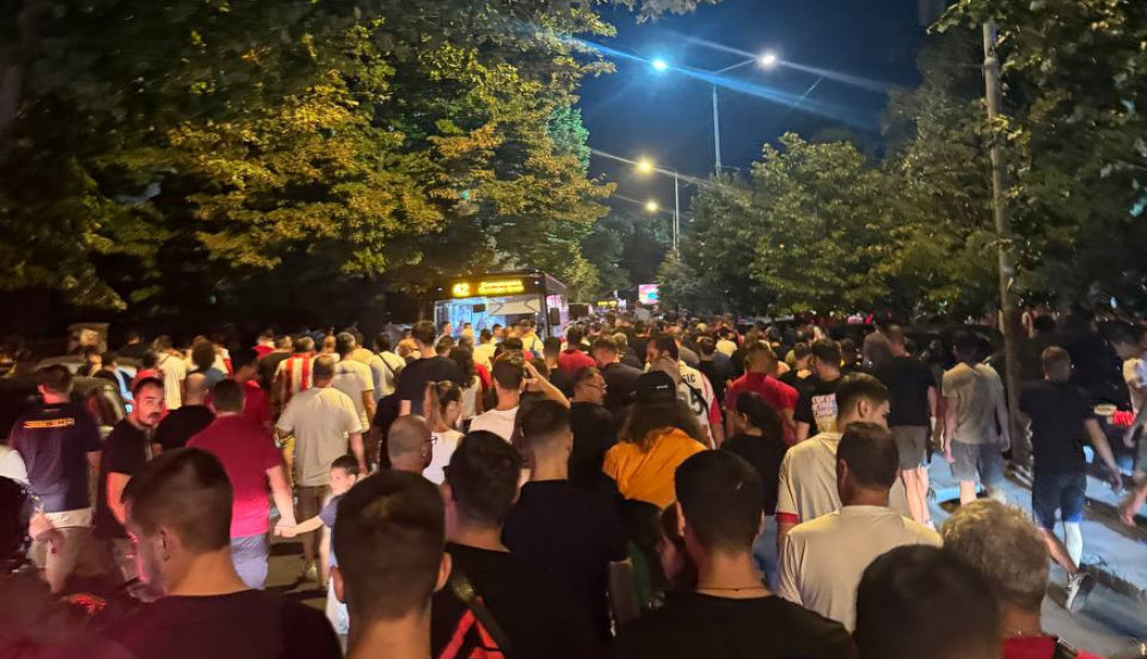 KOLAPS OKO MARAKANE NAKON MEČA ZVEZDE I PAFOSA: Gradski prevoz stao, razočarani navijači ispunili ulice! (FOTO)