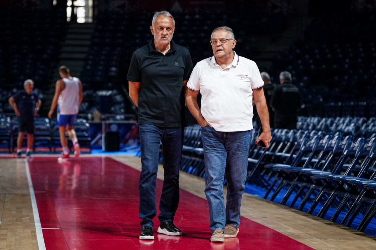 PREDSEDNIK KSS U BEOGRADSKOJ ARENI: Nebojša Čović prisustvovao demoliranju Slovenije pred Evrobasket! (VIDEO)