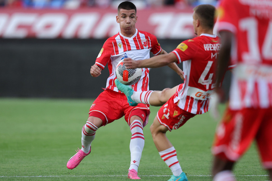 SADA JE I ZVANIČNO: Viktor Radojević seo u avion i otišao preko okeana, evo koliko zarađuje Crvena zvezda!