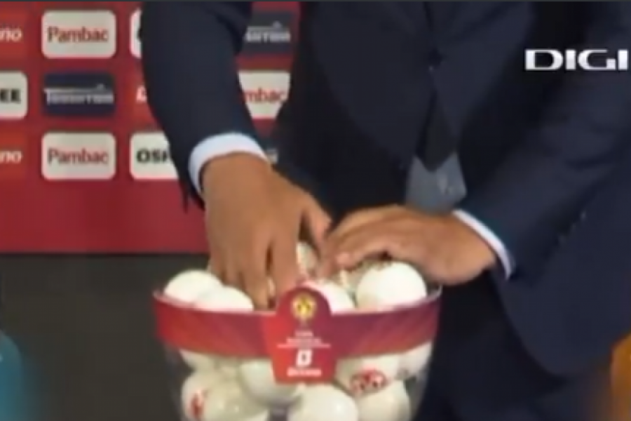 OVAKVU FARSU JOŠ NISTE VIDELI! Skandalozna scena na ceremoniji žreba za fudbalski kup (VIDEO)