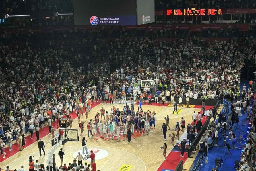 BEOGRAD JE SINOĆ BIO CENTAR SVETA: Mališani iz cele Vojvodine pratili su meč Srbije i Slovenije! (FOTO)