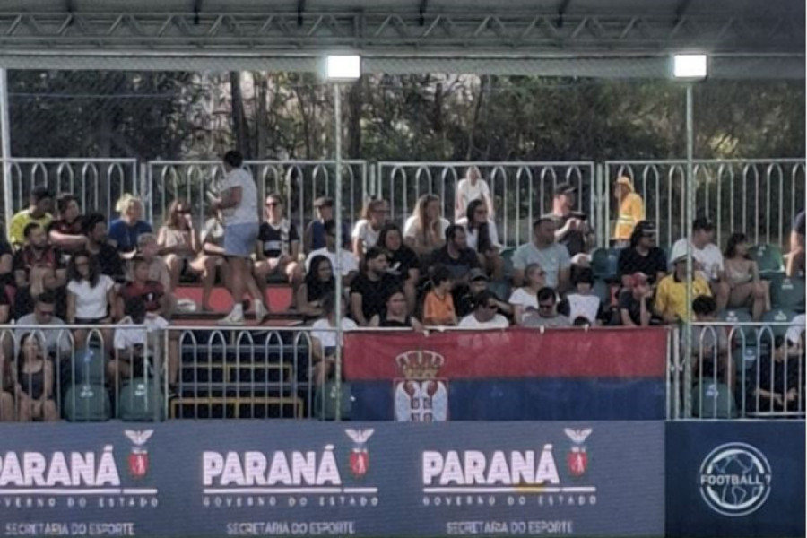JAKO GRUBA IGRA RIVALA: Već dva puta je sudija vadio žuti karton iz džepa - Srbija nastavlja sa napadima!