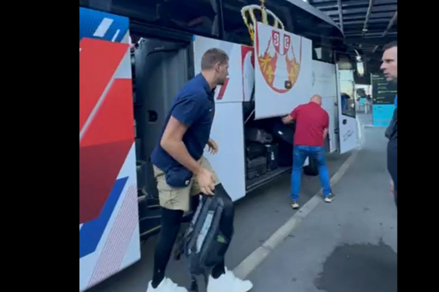 SNIMAK JOKIĆA S AERODROMA POKAZUJE ZAŠTO JE NAJBOLJI NA SVETU: Pogledajte šta Nikola radi u 8 ujutru! (VIDEO)