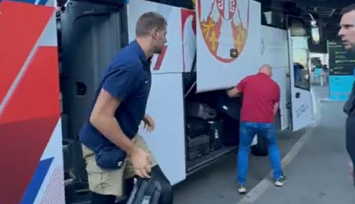 SNIMAK JOKIĆA S AERODROMA POKAZUJE ZAŠTO JE NAJBOLJI NA SVETU: Pogledajte šta Nikola radi u 8 ujutru! (VIDEO)