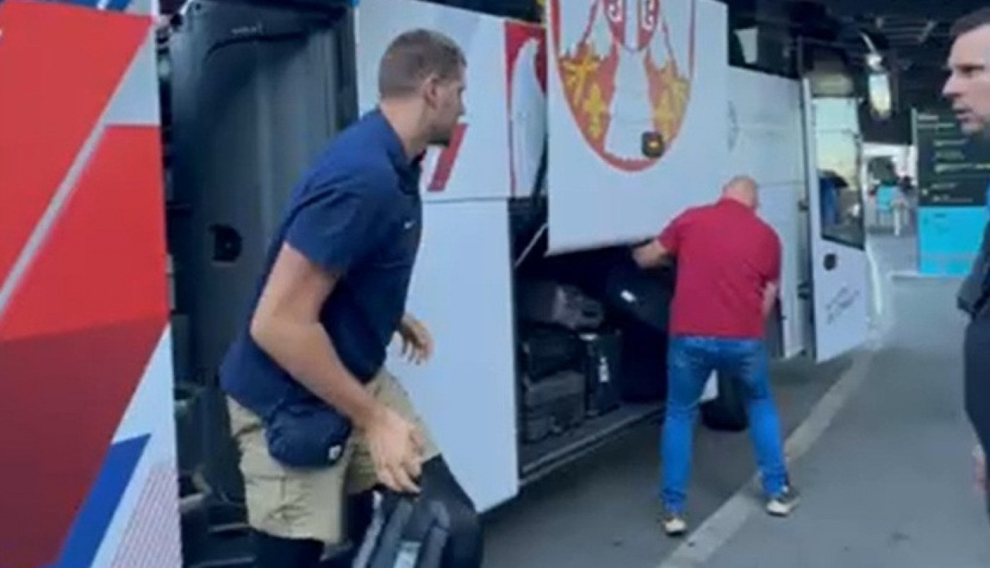 SNIMAK JOKIĆA S AERODROMA POKAZUJE ZAŠTO JE NAJBOLJI NA SVETU: Pogledajte šta Nikola radi u 8 ujutru! (VIDEO)